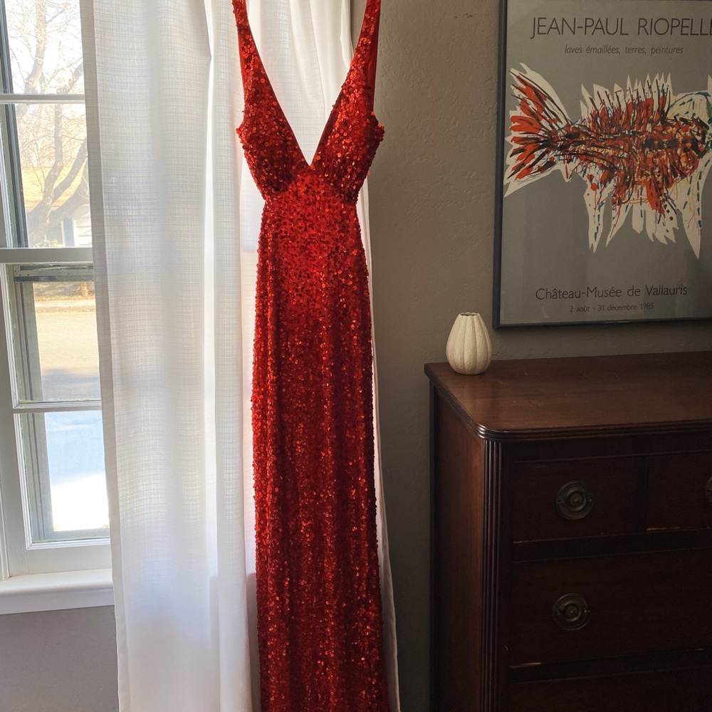 Sz 0-2 Red Sequin Backless Gown By Sean Collection - image 1